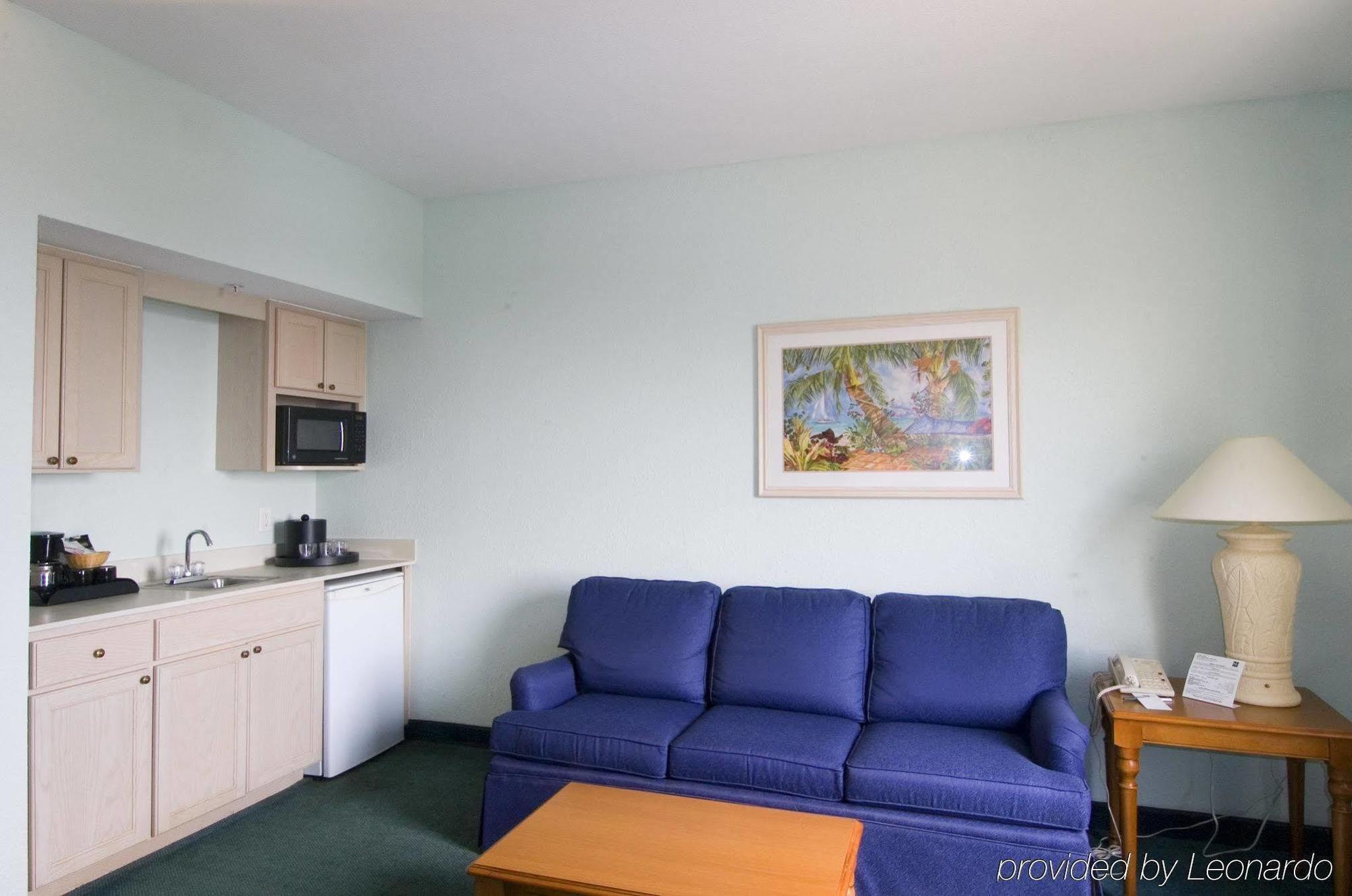 Cocoa Beach Suites Hotel Номер фото